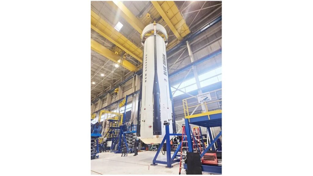 Blue Origin to debut 2nd human-rated New Shepard vehicle on Oct. 7 launch (photo)