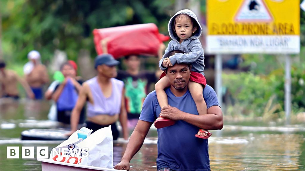 Super typhoon hits Philippines as nearly a million evacuate